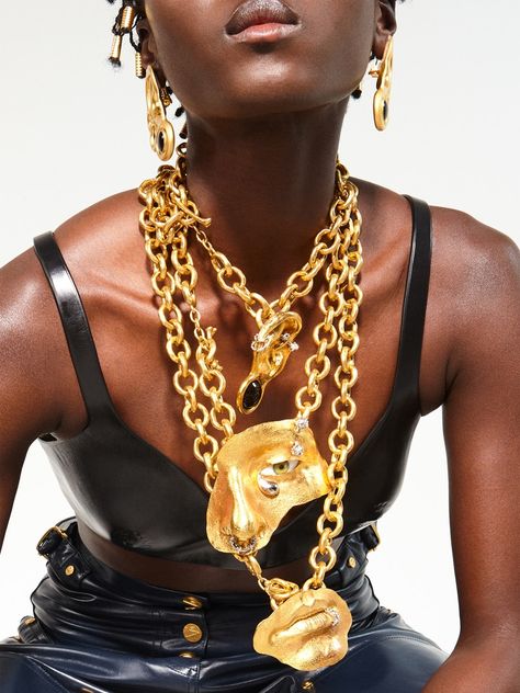 Visage necklace - E-SHOP - Ready-to-Wear | Maison Schiaparelli Small Leather Accessories, Face Necklace, Style Hip Hop, Half Face, Hammered Brass, Estilo Hip Hop, Long Chain Necklace, Brass Necklace, Fabulous Jewelry