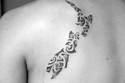 Ta Moko Tattoo, New Zealand Map, Tato Maori, Wörter Tattoos, Map Tattoo, New Zealand Tattoo, Fern Tattoo, Map Tattoos, Maori Tattoo Designs