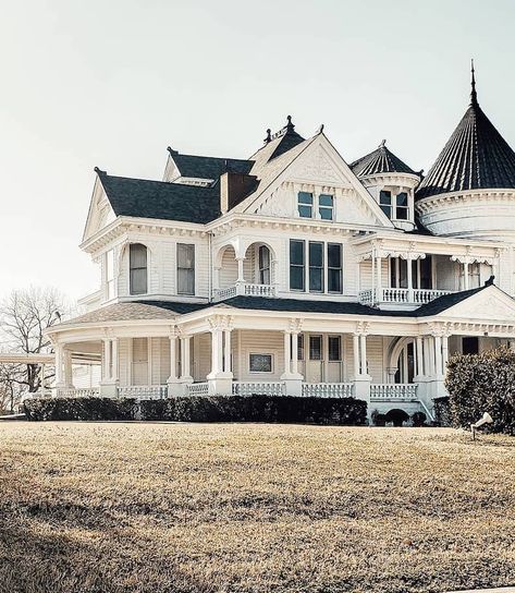 A. B. Scarborough Queen Anne Victorian in Bonham, TX (1897) | Pricey Pads Gothic Victorian House Plans, White Victorian House, Incredible Houses, Old Victorian Mansions, Queen Anne Victorian House, Bloxburg Bedroom Ideas, Bloxburg Bedroom, Victorian Homes Exterior, Queen Anne House