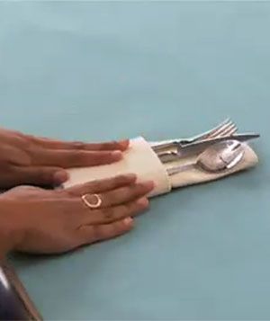 Silverware In Napkin Wedding, Folding Napkins With Silverware, Folding Cloth Napkins, Wrapped Silverware, Diy Napkin Folding, Folding Napkins, Napkin Folding Tutorial, Easy Napkin Folding, Cloth Napkin Folding