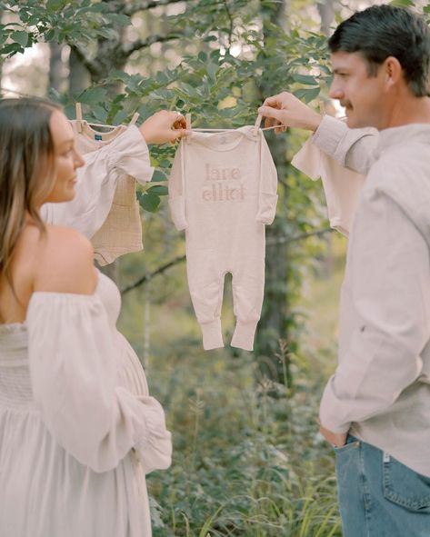 Outdoor Pregnancy Photoshoot, First Baby Announcements, Couple Maternity Poses, Pregnant Photography, 35 Weeks Pregnant, Rainbow Baby Announcement, 36 Weeks Pregnant, 32 Weeks Pregnant, Baby Announcement Photoshoot