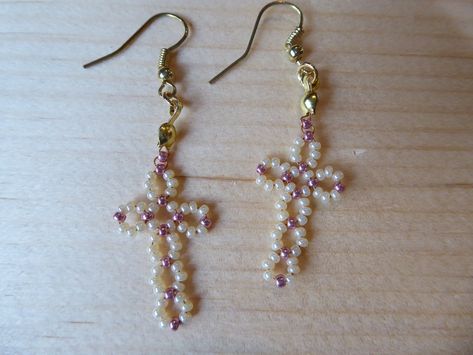 Cross Seed Bead Patterns, Beaded Cross Bracelet, Beaded Cross Earrings, Seed Bead Cross, Beaded Crosses, Seed Bead Bracelets Diy, Angel Sketch, Seed Bead Bracelets Tutorials, Bead Cross