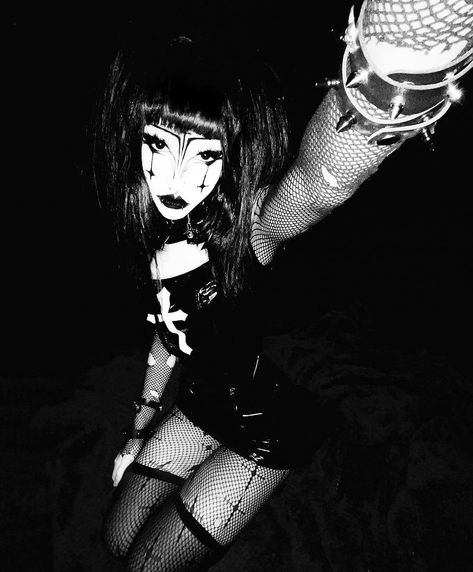 Gothic Girl Aesthetic, Goth Poses, Goth Pics, Satanic Goth, Goth Girl Outfits, Goth Girl Aesthetic, Dark Gothic Fashion, Goth Baddie, Goth Fits