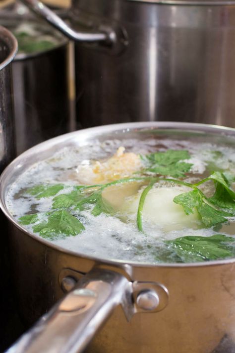 White chicken stock, in which neither the chicken nor the aromatics are roasted first, may be the most versatile of all stocks. It's also incredibly easy to make, leading to a deeply flavorful stock, with a method and ingredients that are as easy and accessible as possible. Requiring such a minimal investment of time and effort, this stock will upgrade any dish or sauce you make compared to the store-bought variety. Chicken Stock Recipe, Unflavored Gelatin, White Chicken, Serious Eats, White Stock, Chicken Stock, Easy Chicken, Pots And Pans, Soups And Stews