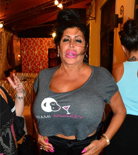 Mob Wives Drama: Big Ang Attacks Renee & Karen Returns for Season Five Read more and join in at: http://allaboutthetea.com/2014/09/23/big-ang-attacks-renee-karen-returns-for-season-5/ Big Ang Mob Wives, Big Mama, Big Eyebrows, Big Ang, Bad Makeup, Low Rider Girls, Mob Wives, Cute Muslim Couples, Pin Up Outfits