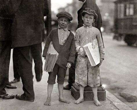 May 1915. "Nine-year-old newsie and his 7-year-old brother 'Red.' Tough specimen of Los Angeles newsboys." Photo by Lewis Wickes Hine Lewis Wickes Hine, Shorpy Historical Photos, Lewis Hine, Child Labour, Southern Pacific, The Great, Newsies, Lewis Carroll, Historical Pictures