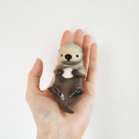 Otter Sculpture Clay, Clay Otter Diy, Air Dry Clay Raccoon, Clay Pinch Pots Animals, Air Dry Clay Cute Animals, Sculpture Art Clay Animals, Otter Polymer Clay, Mini Ceramic Animals, Cute Clay Projects Ideas