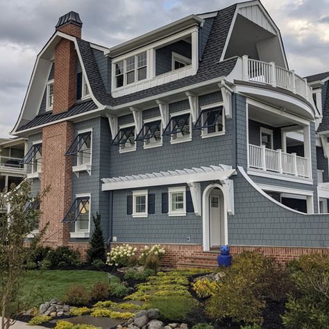 Gambrel Barn House, Gambrel House, Gambrel Barn, Garage Construction, Gambrel Style, Atomic Ranch, Gambrel Roof, Architecture Construction, Dutch Colonial