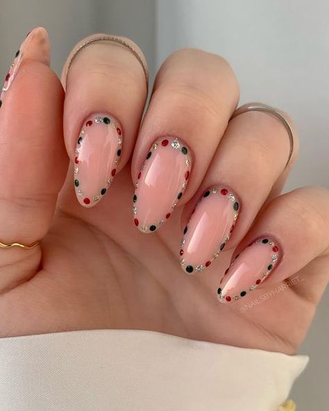 50+ Christmas Nails For A December Mani! - The Pink Brunette Dot Nail Art, Cute Christmas Nails, Christmas Gel Nails, Dots Nails, Cute Gel Nails, Christmas Nails Acrylic, Nail Swag, Short Acrylic Nails Designs, Xmas Nails