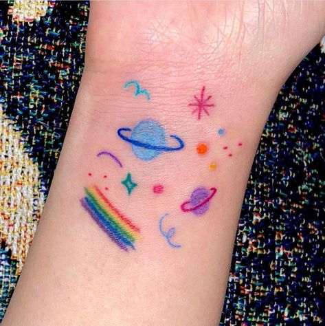 Tato Flash, Kutek Disney, Rainbow Tattoos, Funky Tattoos, Handpoke Tattoo, Kawaii Tattoo, Geniale Tattoos, Cute Little Tattoos, Cute Tiny Tattoos