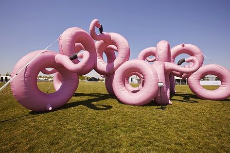 Christmas Florida, Beach Sculpture, Flamingo Graphic, Bird Paradise, Star Ship, Florida Christmas, Bubble Party, Flamingo Tropical, Soft Furniture