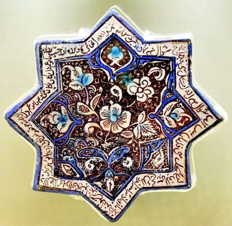 Islamic Art - An Exploration of Islamic Art and Architecture Seljuk Art, Islamic Pottery, Islamic Tiles, Islamic Motifs, Art Nouveau Tiles, Islamic Patterns, Ancient Persian, Islamic Culture, Pottery Handbuilding