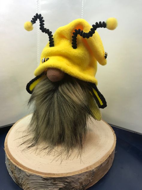 Felt Bumble Bee, Fabric Wings, Bee Gnome, Bumble Bees, Treat Ideas, Bee Crafts, Harry Potter Diy, Bee Decor, Crafty Things