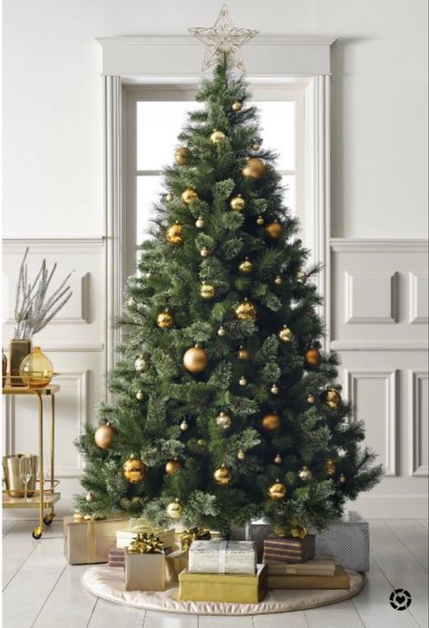 Unlit Christmas Trees, Best Artificial Christmas Trees, Slim Artificial Christmas Trees, Fake Christmas Trees, Target Christmas, Christmas Tree Sale, Classic Christmas Tree, Christmas Interiors, Christmas Tree Farm