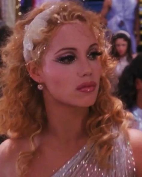 makeup and fashion in showgirls (1995) ✨ Showgirls Halloween Costume, Showgirls 1995 Aesthetic, Showgirls 1995 Makeup, Showgirls Movie 1995 Outfits, Show Girls 1995, Showgirls Costume, Showgirl Aesthetic, Showgirls Makeup, Showgirls Movie