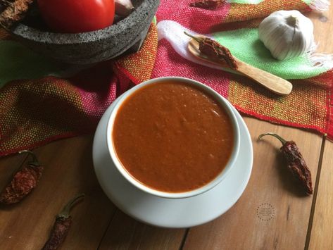 Salsa For Tacos, Chipotle Salsa Recipe, Chipotle Salsa, Mexican Salsa Recipes, Mexican Sauce, Chile Guajillo, Mexican Salsa, Tacos Al Pastor, Gravy Sauce