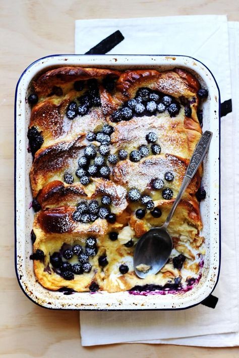 Rezepte | Recipes | Frühstück | Breakfast | Backen | Schnell | Einfach | Easy | Fast | Obst | Lecker | Familie | Family | Fruit | Lecker | dhal | dasherzallerliebste Blueberry French Toast, Overnight Blueberry French Toast, Bread And Butter Pudding, Holiday Brunch, French Toast Bake, French Toast Casserole, French Toast Recipe, Breakfast Brunch Recipes, Bagels