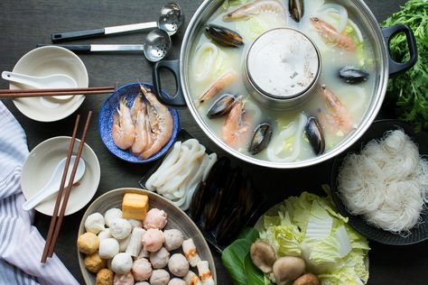 Vietnamese Seafood Hot Pot (Lau Do Bien) Seafood Hot Pot, Asian Inspiration, Napa Cabbage, Vietnamese Food, Vegetarian Meals, East Asian, Food Inspo, Vietnamese Recipes, A Chicken