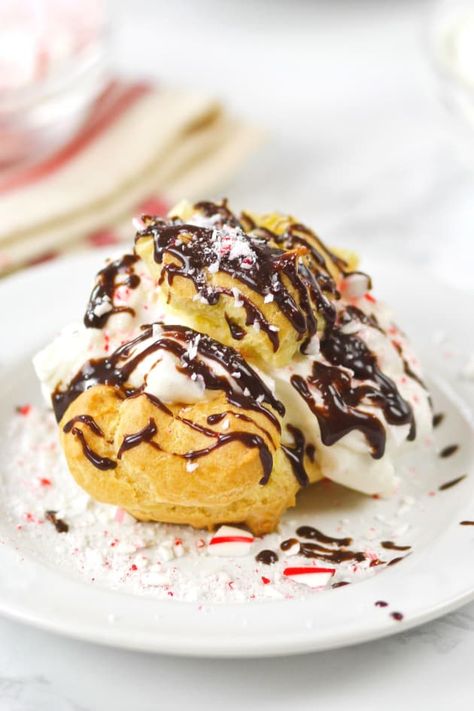 Peppermint Bark Cream Puffs look fancy but are so easy. The perfect Christmas dessert. Christmas Cream Puffs, Cream Puffs Recipe, Perfect Christmas Dessert, Peppermint Recipes, Cream Puff Recipe, Peppermint Cream, Puff Recipe, Instant Pudding Mix, Peppermint Bark