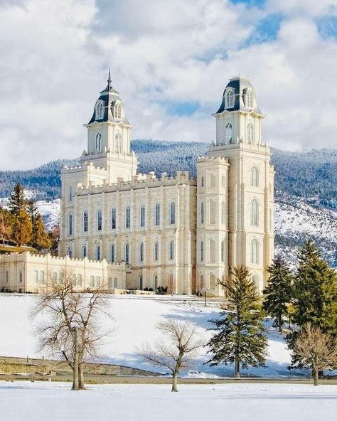 Robert A Boyd Fine Art Temples on Instagram: “MANTI UTAH TEMPLE “Most often gaining a testimony is not a task of a minute, an hour, or a day. It is not once and done. The process of…” Temples Drawing, Manti Temple, Temple Wallpaper, Temple Drawing, Utah Temples, Temple Pictures, Temple Art, Temple Wedding, Spiritual Thoughts