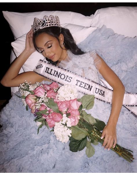 Miss Usa Photoshoot, Pagent Winner Aesthetic, Pageant Winner Aesthetic, Beauty Pagents Aesthetic, Pageant Vision Board, Miss America Aesthetic, Pagent Girl Aesthetic, Pageant Girl Aesthetic, Pageant Queen Aesthetic