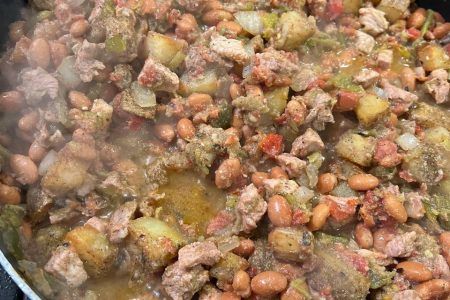 Colorado Hatch Green Chili With Pinto Beans - Easy DIY Recipes Green Chili Stew With Pinto Beans, Chili With Pinto Beans, Cocido Recipe, Mexican Beef Soup, Pinto Beans Recipe, Green Chili Stew, Carne Adovada, Chili Stew, Tapioca Recipes