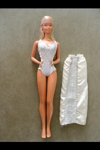 Supersize Barbie PROSSIMO ARRIVO | Flickr - Photo Sharing! 28 Inch Barbie Doll, Supersize Barbie, Barbie Doll Swimwear, Barbie Swimsuit, 1980 Fashion, Original Barbie Swimsuit, 1994 Barbie Dolls, Medium Brown Hair, Barbie Images