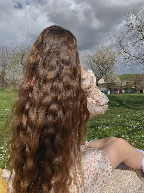 Long Hair Goals Aesthetic, Very Long Hair Aesthetic, Long Naturally Wavy Hair, Classic Length Hair, Long Brown Wavy Hair, Hip Length Hair, Italian Hair, Long Hair Pictures, Long Brown Hair