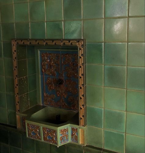 Green Aesthetic Interior Design, Sunroom Aesthetic, Tile Sunroom, Green Tile Bathroom Vintage, Tile Aesthetic, Interior Design Green, Palace Green, Glensheen Mansion, Spanish Style Bathrooms