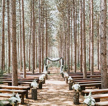 burlap-and-bells | Weddings Outdoor Wedding Pine Trees, Pine Forest Wedding Ceremony, Wedding In The Pines, Pine Tree Wedding Ceremony, Wedding In Pine Trees, Driveway Wedding, Pine Tree Wedding, Aisle Ideas, Arch Arbor