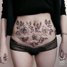 10+ Amazing Tattoos That Turn Scars Into Works Of Art Stretch Mark Tattoo, Lower Belly Tattoos, Abdomen Tattoo, Lower Stomach Tattoos, Tummy Tattoo, Stomach Tattoos Women, Tattoos To Cover Scars, Belly Tattoos, Belly Tattoo