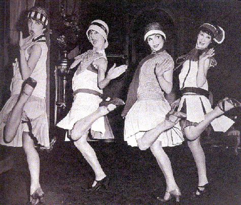 Flappers of the 1920s by compjw4, via Flickr Charleston Dance 1920s, 1920s Dance, Charleston Dance, Style Année 20, Flapper Girls, Istoria Modei, Roaring 1920s, Corps Idéal, 1920's Flapper