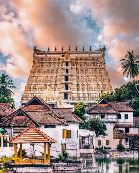 Wealth beyond dreams.  Padmanabhaswamy temple is the world’s richest religious monument! Treasure estimated at $22bn was found there in 2011 – necklaces, jewels, statues and gold coins. Padmanabhaswamy Temple Photography, Padmanabhaswamy Images, Kerala Temple Photography, India Monuments, Kerala Temple, Padmanabhaswamy Temple, Old Grandma, Kerala Travel, Indian Temple Architecture