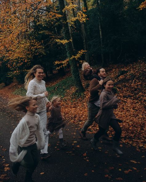 family ‘fall photoshoot 🍂 ~ autumn is here, and it’s the perfect time to capture those warm, golden moments! The crisp air, vibrant leaves, and cozy vibes make for stunning photos you’ll cherish forever. 🍁 Don’t miss out—book your fall photoshoot now and let’s freeze this magical season in time! DM me for details ✨ Family Photo Outfits Autumn, Family Photoshoot Autumn, Family Fall Photoshoot Outfits, Family Fall Photoshoot, Family Christmas Photoshoot, Fall Photoshoot Family, Fall Photo Shoot Outfits, Fam Pics, Autumn Family Photography