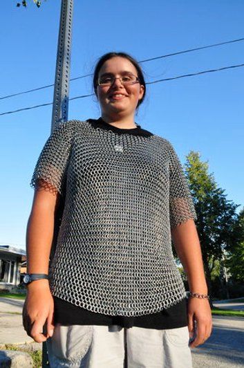 Picture of How to Make a Chainmail Shirt - You Are DONE! Chain Mail Armor, Short Sparkly Dresses, Mail Armor, Chainmail Shirt, Chainmail Patterns, Make A Shirt, Medieval Clothes, Hayden Williams, The Catch