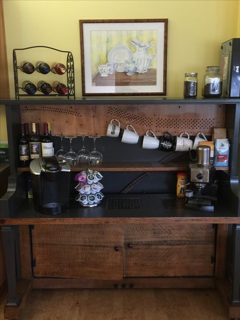 Piano coffee and wine bar  #pianobar #coffeebar #repurposedpiano #uprightgrandpiano Piano Coffee Bar, Piano Transformation, Refurbished Piano, Piano Upcycling, Repurpose Piano, Diy Bar Ideas, Piano Upcycle, Diy Piano, Coffee And Wine Bar