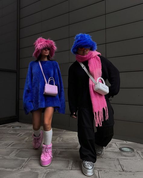 Josef & Hannah on Instagram: “A moment for the hats please?!?😍💞 @imi___studios 💙✨” Pink Moon Boots, Imi Studios, Rave Outfits Winter, Fur Hat Outfit, Moon Boots Outfit, Fur Boots Outfit, Trendy Outfit Inspo, Fur Bucket, Bags 2022