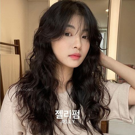 Curly Asian Hair, Long Hair Perm, Curly Haircut, Wine Hair, Hair Style Korea, Layered Haircuts For Medium Hair, Haircuts For Wavy Hair, Haircuts For Medium Hair, Permed Hairstyles