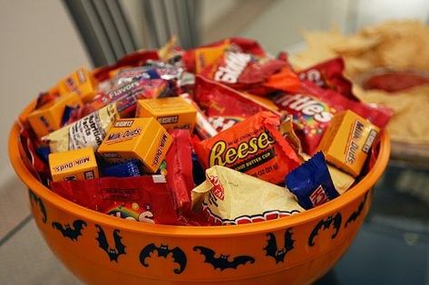 Halloween candy, Halloween treats, halloween, trick or treat, candy bowl, aesthetic Trick Or Treat Nostalgia, Trick Or Treat Candy Bowl, Trick Or Treat Bowl, Candy Bowl Aesthetic, Trick Or Treat Aesthetic, Candy Bowl Ideas, Halloween Candy Bowl Ideas, Halloween Candy Aesthetic, Trick Or Treating Aesthetic