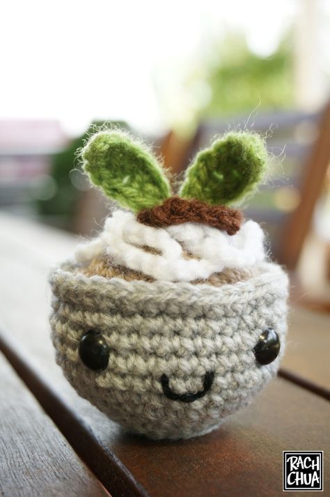 Amigurumi Food: Little Bowl of Pho (a Vietnamese Noodle Dish) - Free Pattern Bowl Of Pho, Pho Bowl, Amigurumi Rabbit, Crochet Granny Square Afghan, Noodle Dish, Easter Crochet Patterns, Pola Amigurumi, Food Patterns, Crochet Plant