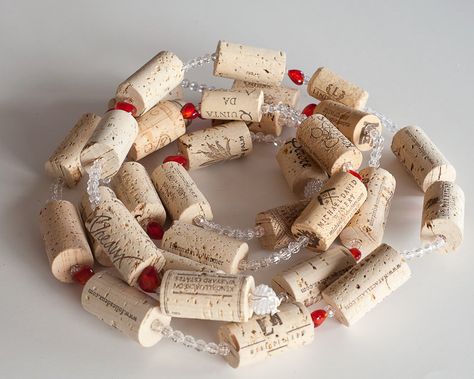 Wine Cork Garland, Wine Tasting Party Decorations, Wine Party Decorations, Cork Garland, Wine Themed Gifts, Canes Decor, Candy Cane Decorations, Valentine Garland, Poker Party