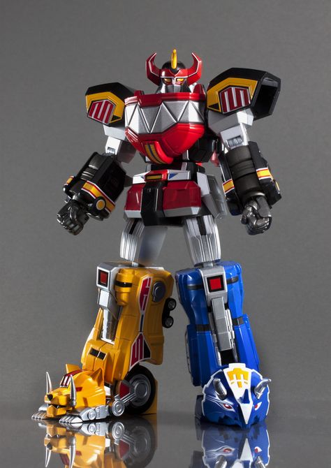 Bandai Tamashii Nations Super Robot Chogokin Megazord Mighty Morphin Power Rangers | Flickr - Photo Sharing!: Photographer: Adam Johnson (aka Nerdier)Buy the Print <a href="http://www.redbubble.com/people/nerdierphotog/works/10070797-megazord" rel="nofollow">HERE</a> Adam Johnson, Power Rangers Megazord, Power Rangers Toys, Power Rangers Series, All Power Rangers, Power Rangers Art, Go Go Power Rangers, Green Ranger, Cool Robots