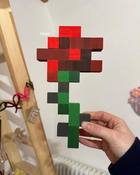 rose from Minecraft 🌹 Minecraft Rose, Minecraft Diy Crafts, Minecraft Gifts, Diy Dorm Decor, Minecraft Blocks, Minecraft Room, Minecraft Decorations, Block Craft, Minecraft Crafts