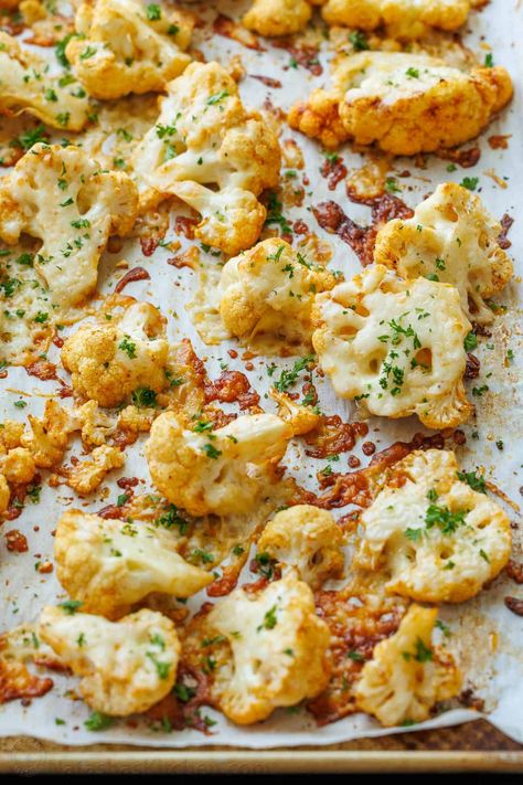 Parmesan Roasted Cauliflower Recipe Cheap Clean Eating Recipes, Natasha Kitchen, Apartment Cooking, October Recipes, Natashas Kitchen, Winter Side Dishes, Roasted Cauliflower Recipe, Parmesan Roasted Cauliflower, Crispy Cauliflower