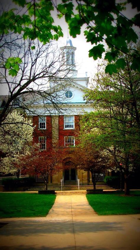 Courtesy of LHV Photography - Illinois State University's Fell Hall. Illinois State University, Central Illinois, Visit Chicago, State Farm, Illinois State, College Campus, Dream School, University Campus, Road Trip Hacks