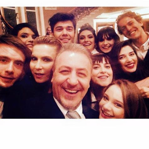 Miray daner medcezir beren beylice Tv Series, Behind The Scenes, Favorite Movies, Tv Shows, Actresses, Actors, Couple Photos, Bar, Film