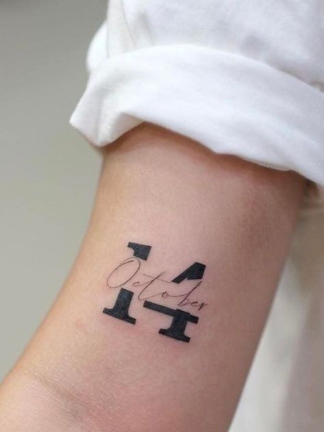 Unforgettable Date Tattoo Ideas for 2024: Celebrate Life's Milestones with Creative Ink Designs Remember Tattoo, Birthdate Tattoo, Tattoo Wedding, Meaning Tattoos, Tattoos Aesthetic, Father Tattoos, Guys Tattoos, Tattoos Meaningful, Family Tattoo Designs