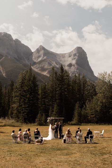 Fall Mountain Elopement Ideas, Wedding Locations Mountains, Intimate Ranch Wedding, Small Wedding In Nature, Summer Wedding In The Mountains, Married In The Mountains, Small Wedding In The Mountains, Indian Wedding Mountains, Mountain Wedding Elope