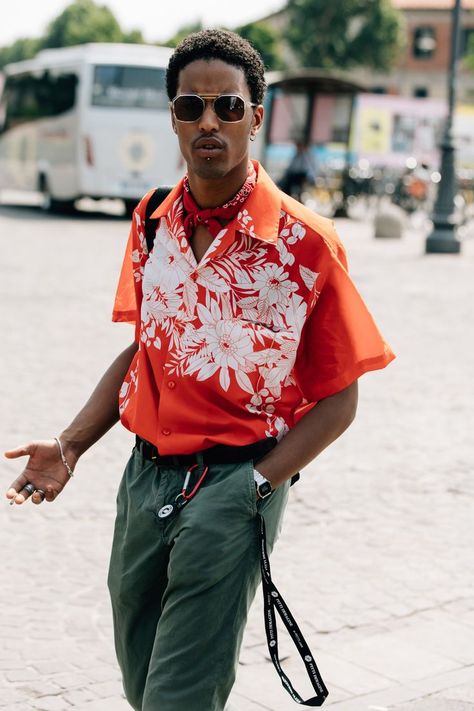 I love these bright colors making a comeback this summer in mens fashion!  #summer #men #fashion #color #floral #style Best Dressed Man, Hipster Man, Mens Fashion Classy, Mens Winter Fashion, Cool Street Fashion, Mens Fashion Summer, Mens Fashion Trends, Looks Style, Fashion Summer