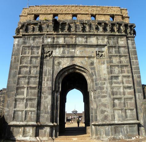 Raigad Fort, Mahad, Raigad district, Maharastra, India. Raigad Fort Hd, Fort Images, Raigad Fort, Indian Jones, Indian Colors, Realistic Animal Drawings, Walter Mitty, Indian Colours, Royal Palaces